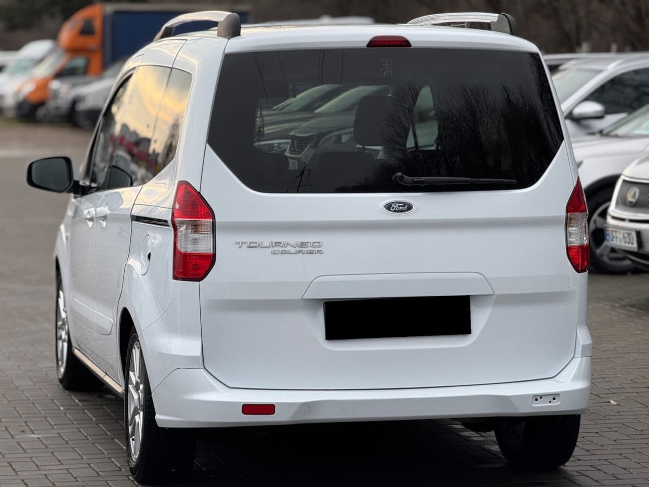 2019 Ford Tourneo Courier — Miniatură 4