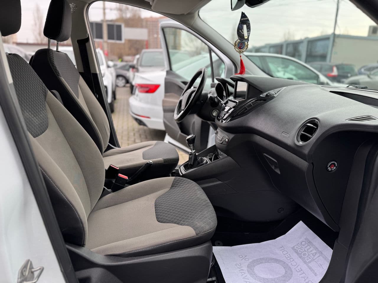 2019 Ford Tourneo Courier — Miniatură 18