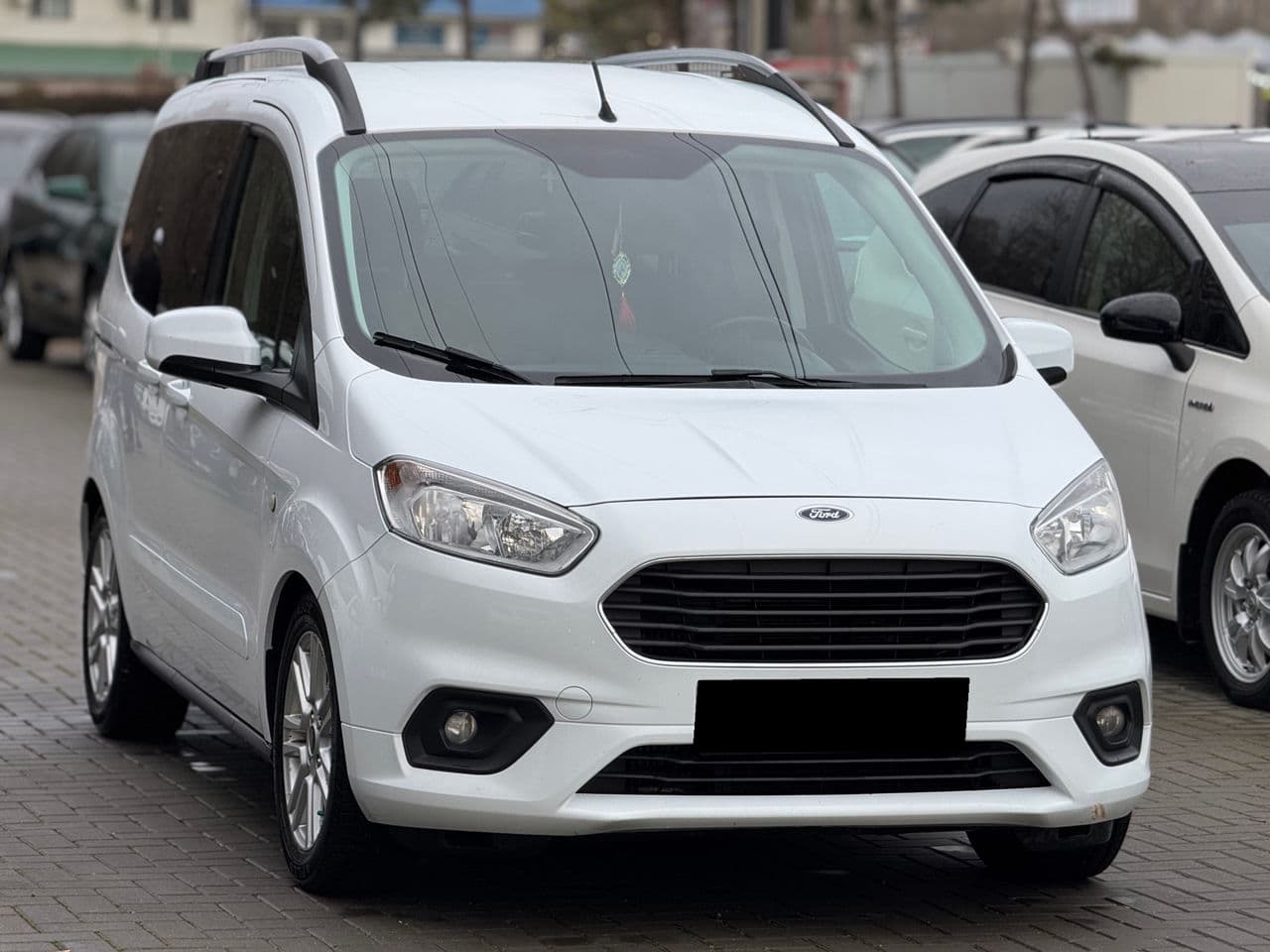 2019 Ford Tourneo Courier — Miniatură 3