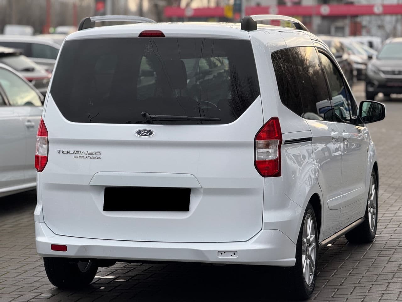 2019 Ford Tourneo Courier — Miniatură 2