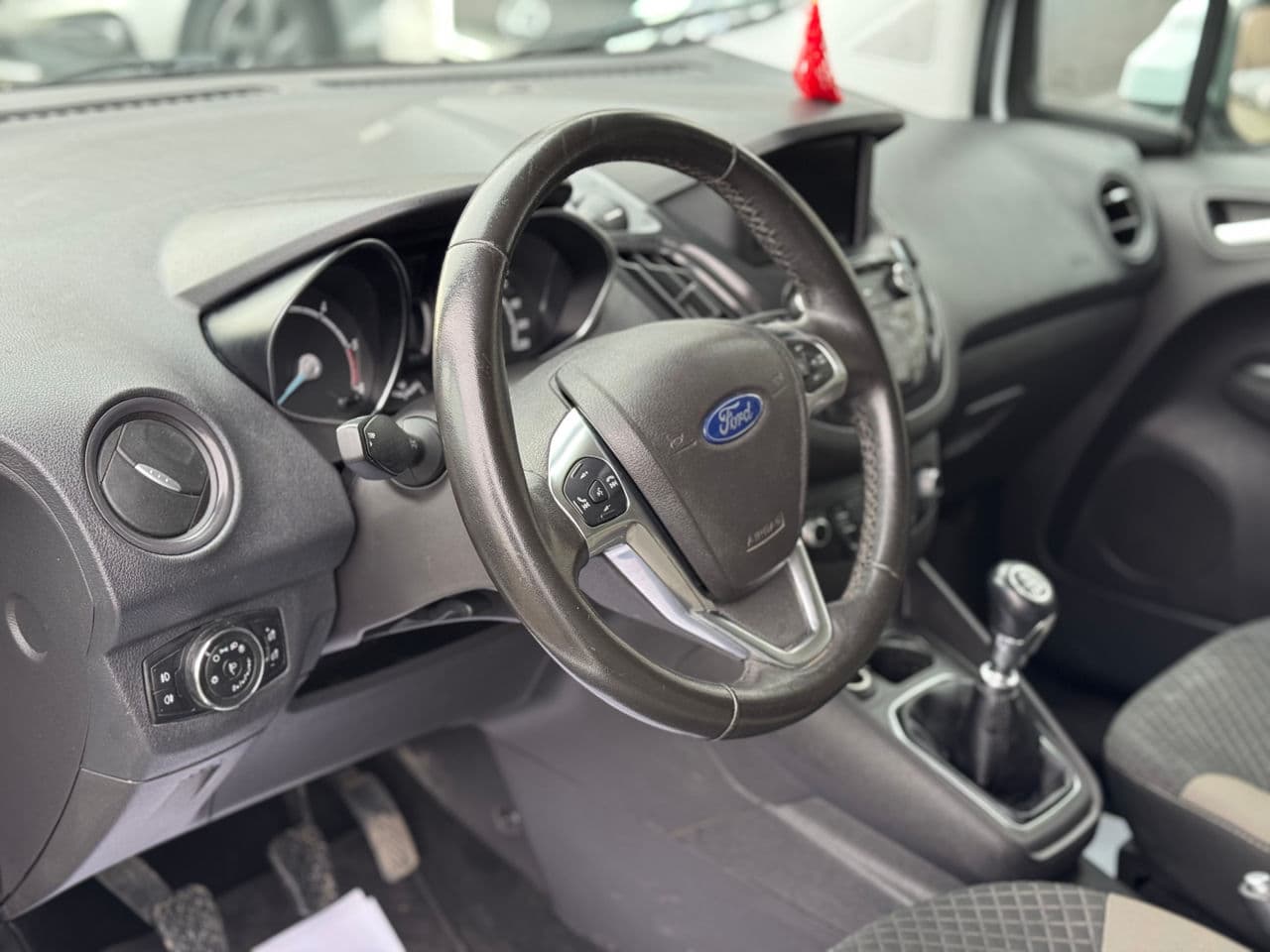 2019 Ford Tourneo Courier — Miniatură 8