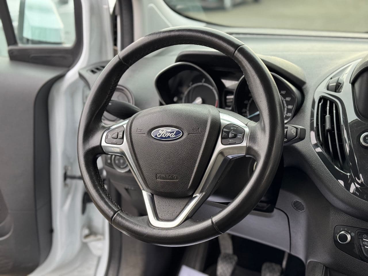 2019 Ford Tourneo Courier — Miniatură 10
