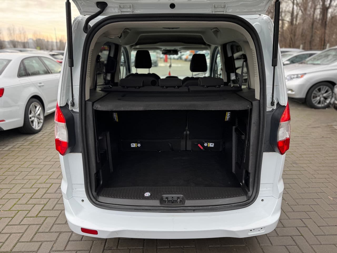 2019 Ford Tourneo Courier — Miniatură 5