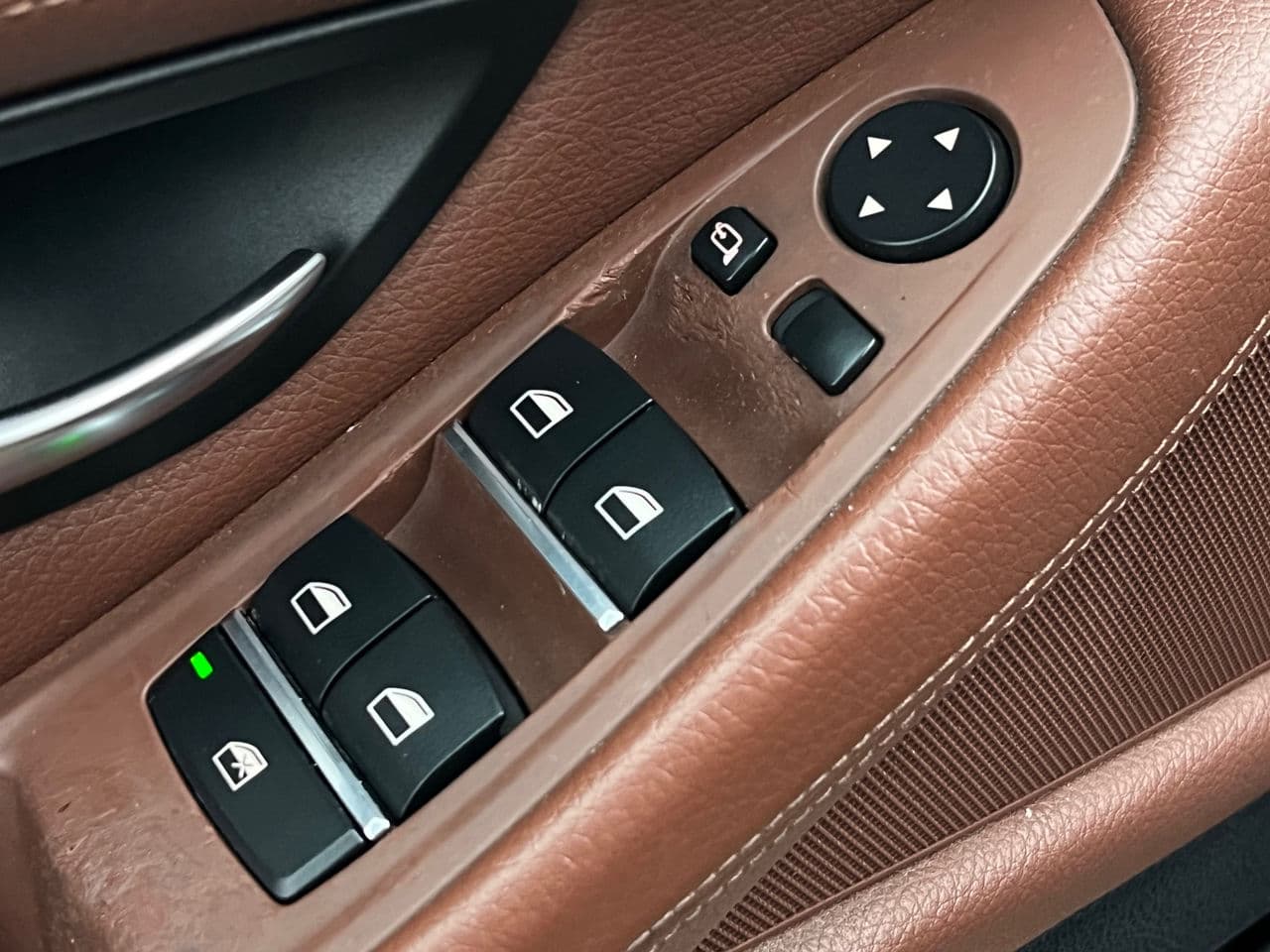 BMW 520 2011 — Миниатюра 6