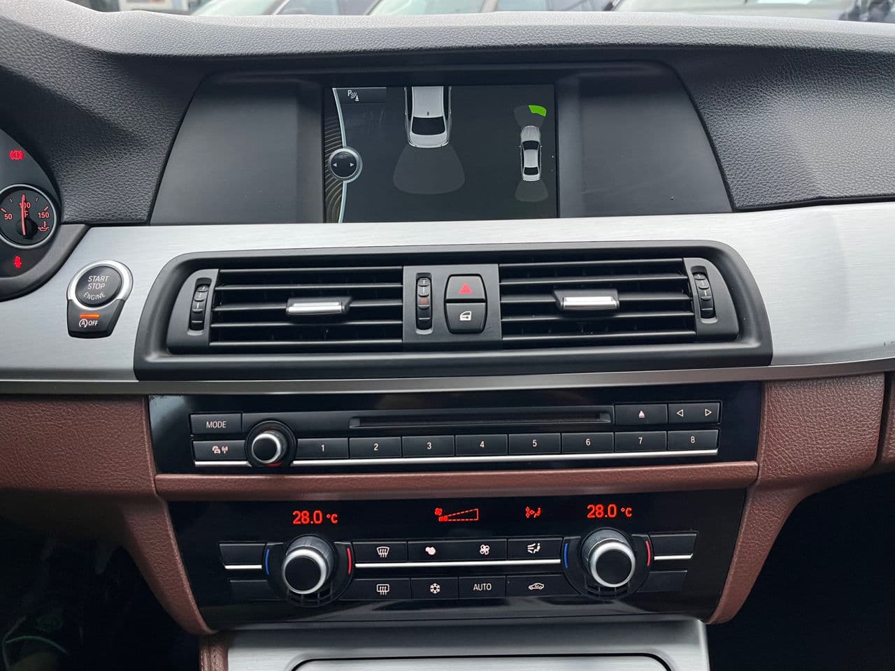 BMW 520 2011 — Миниатюра 11