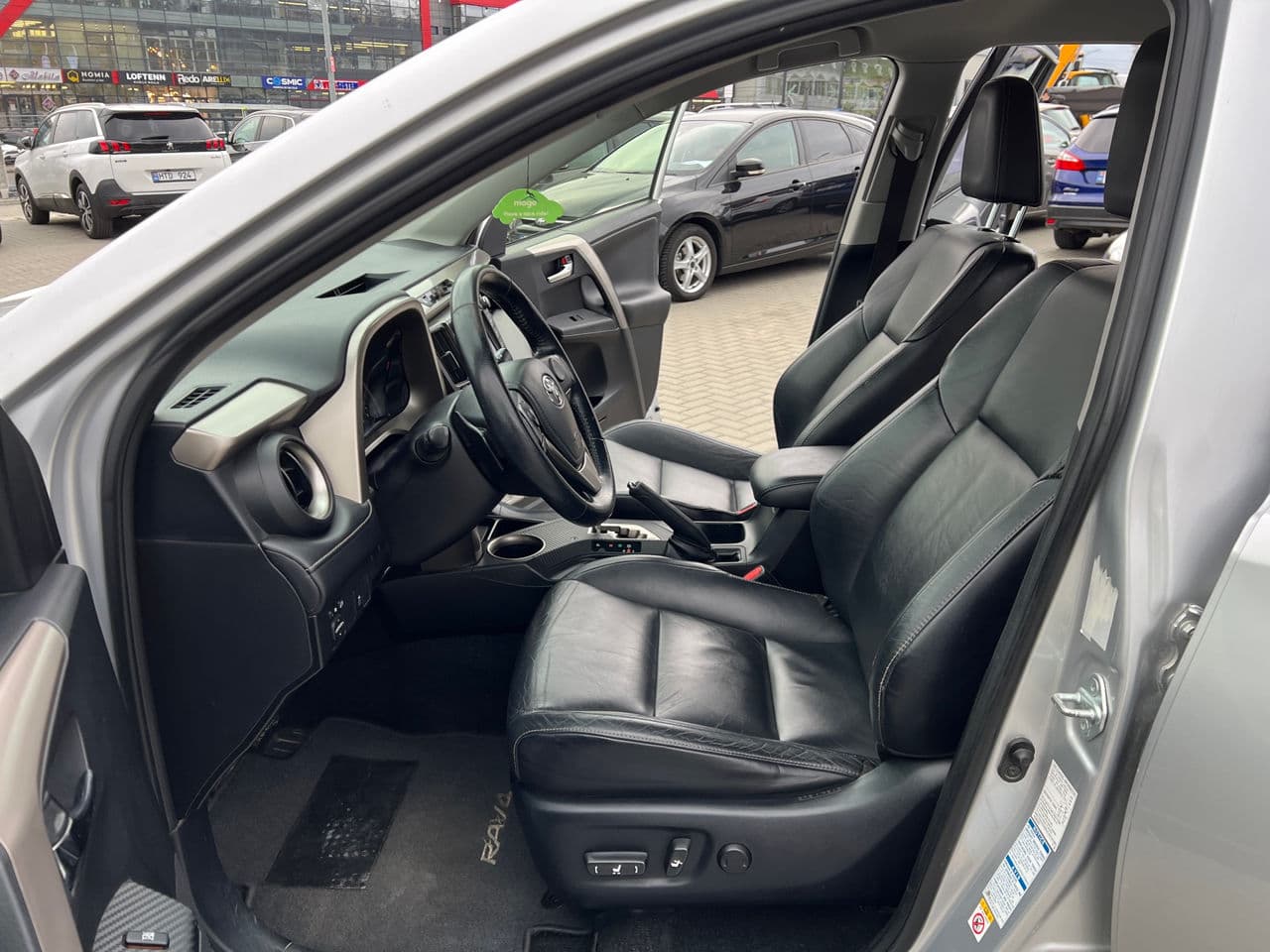 2014 Toyota Rav-4 — Miniatură 5
