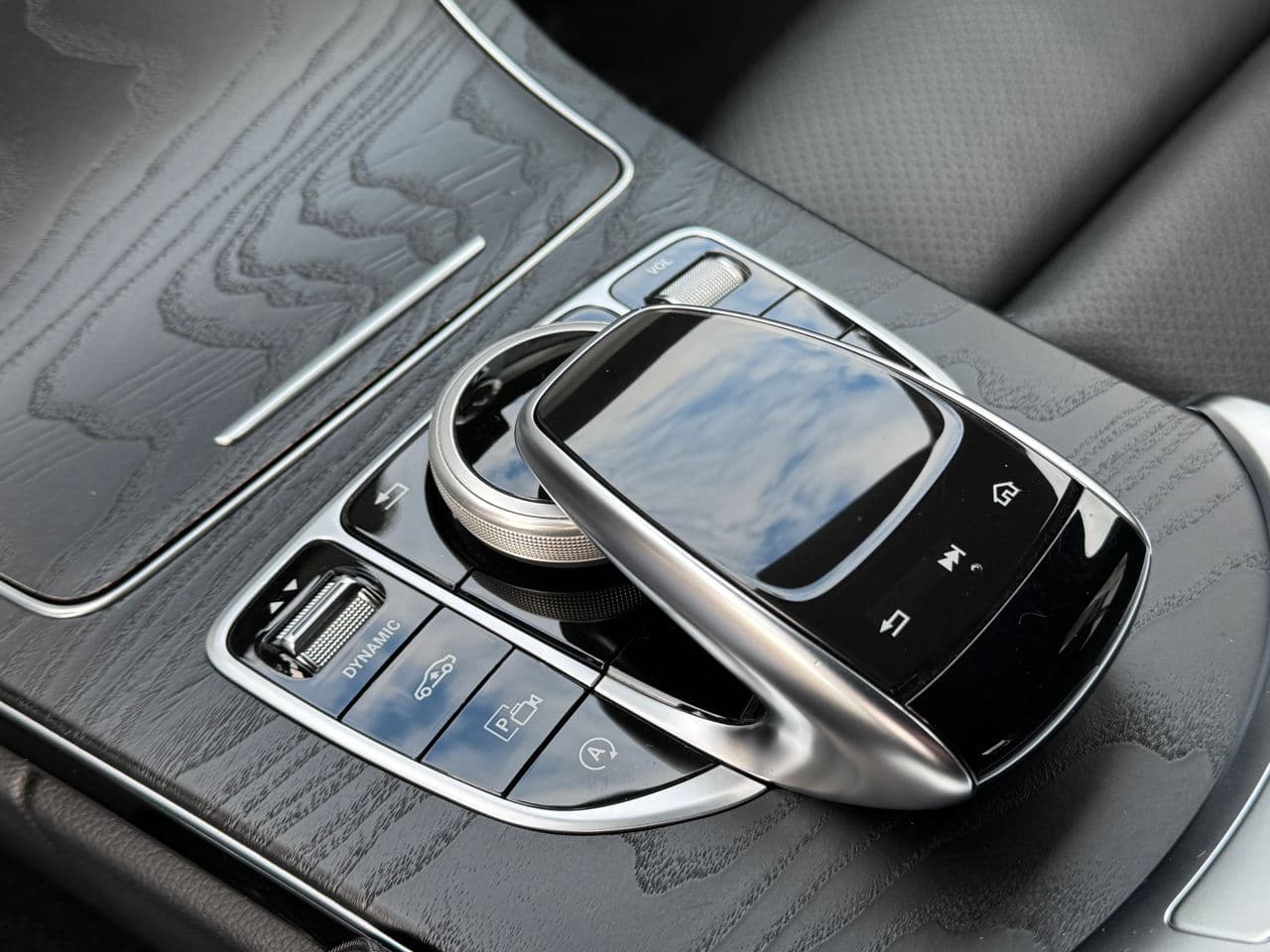 Mercedes C 220 2018 — Миниатюра 12