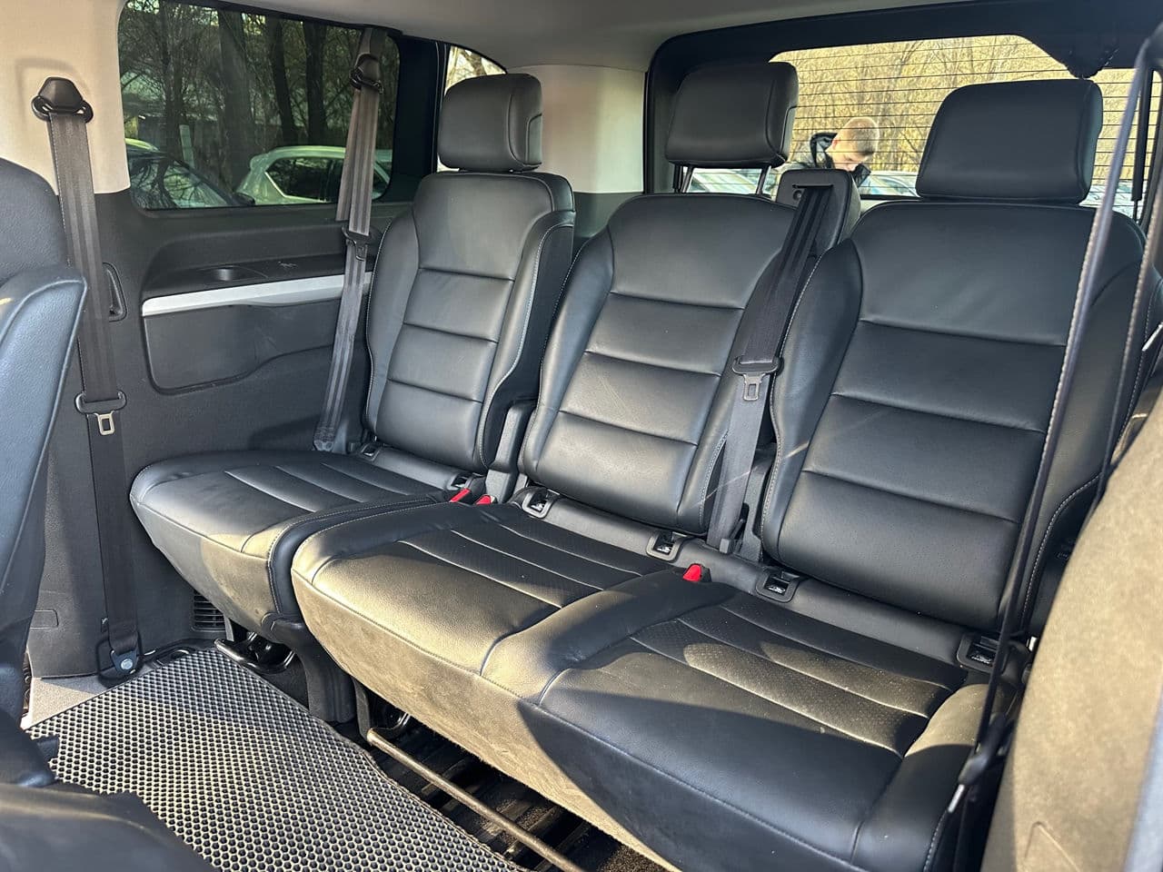 Peugeot Traveller 2021 — Миниатюра 21