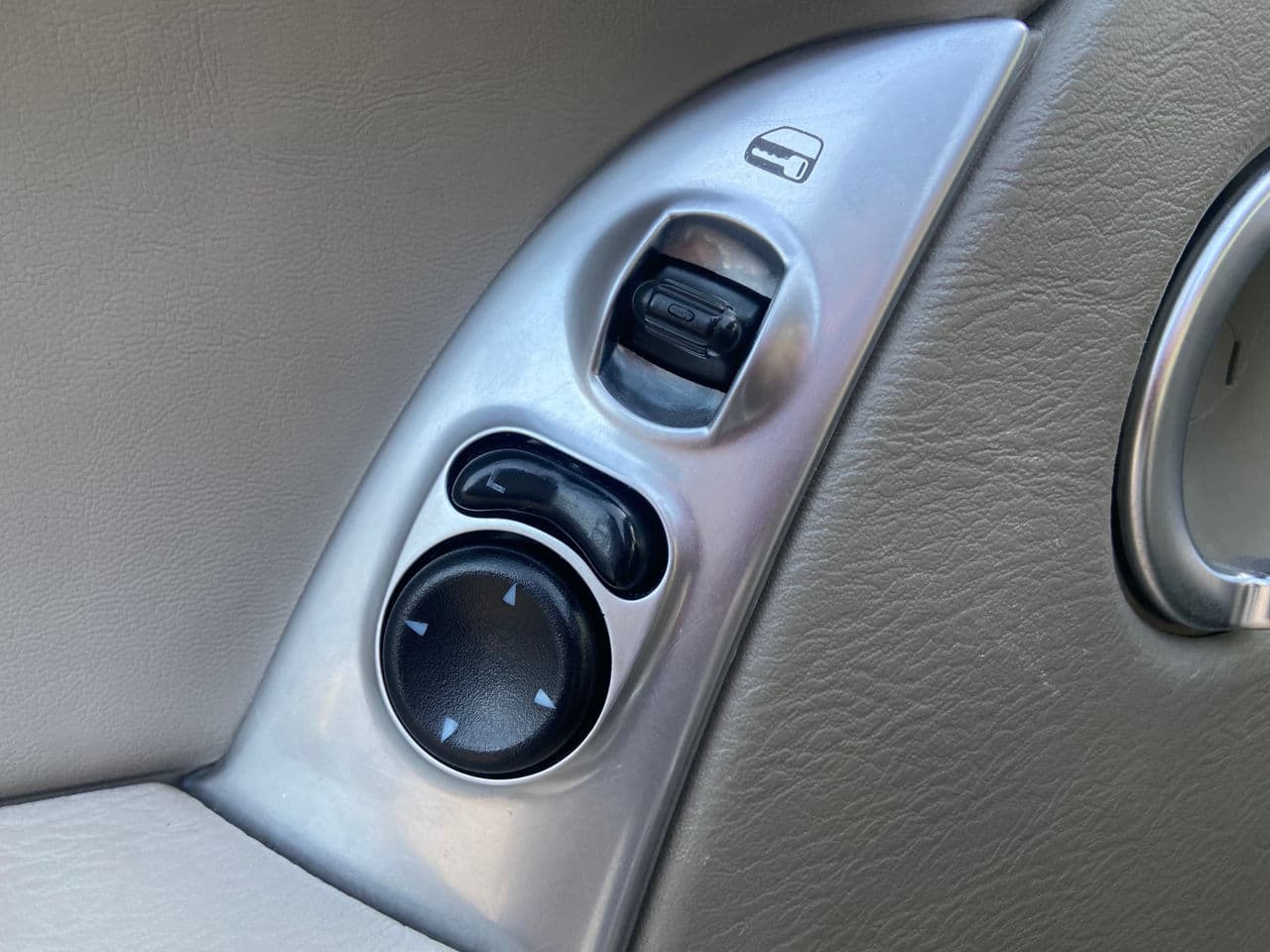 2005 Jeep Cherokee — Miniatură 6