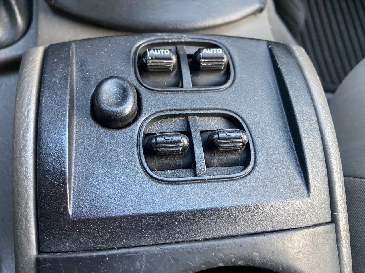 2005 Jeep Cherokee — Miniatură 10