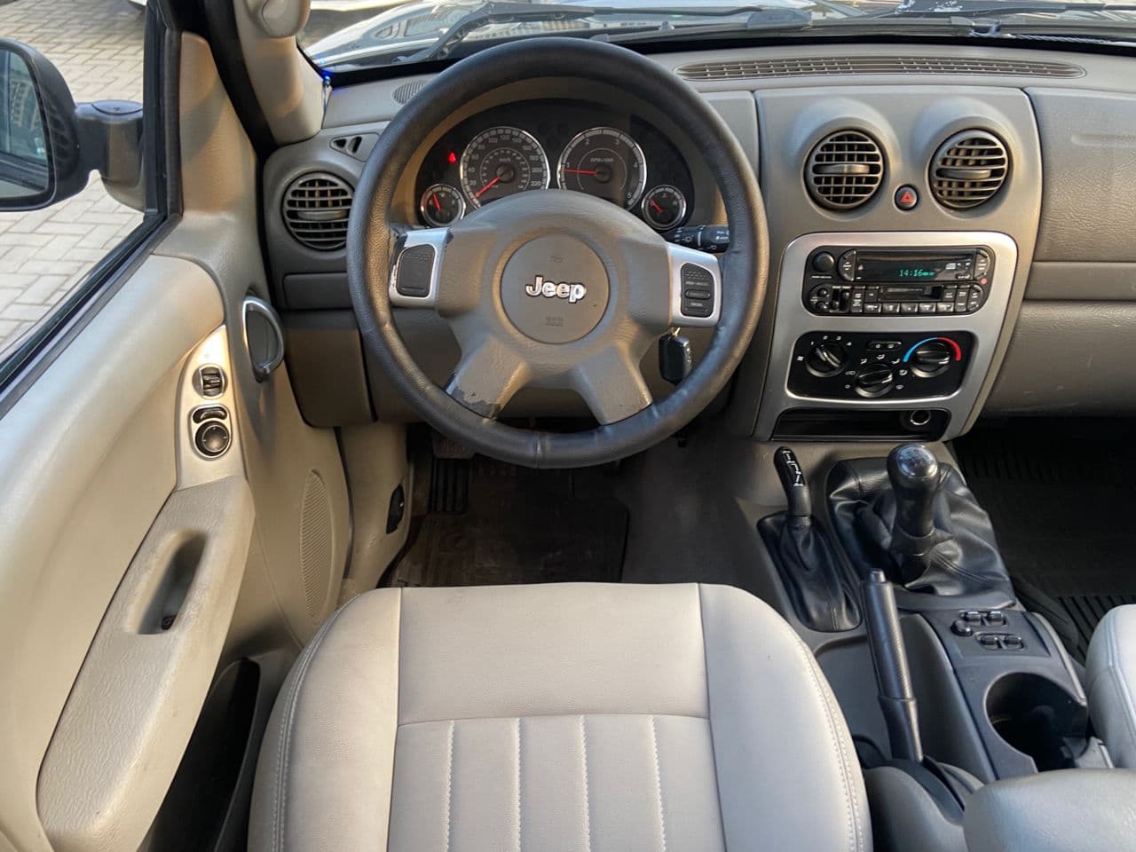 2005 Jeep Cherokee — Miniatură 8