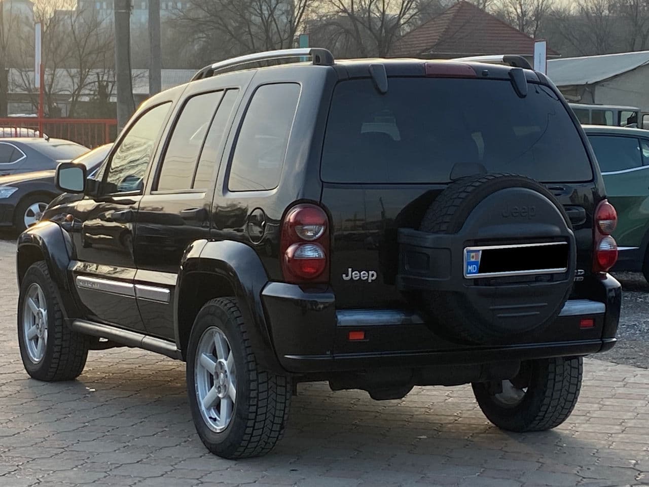 2005 Jeep Cherokee — Miniatură 2