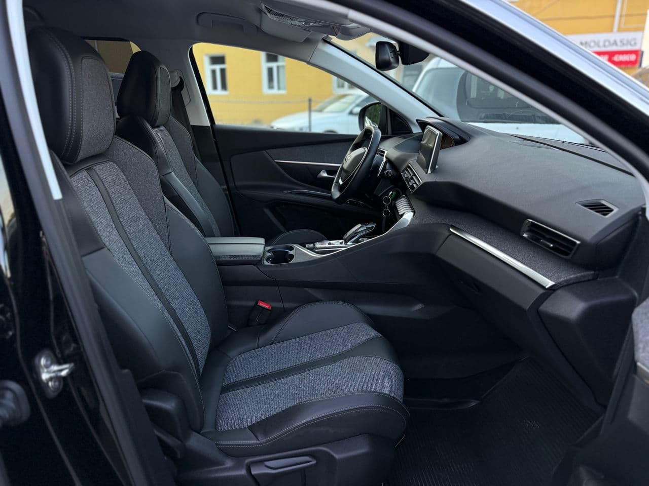 2020 Peugeot 5008 — Miniatură 14
