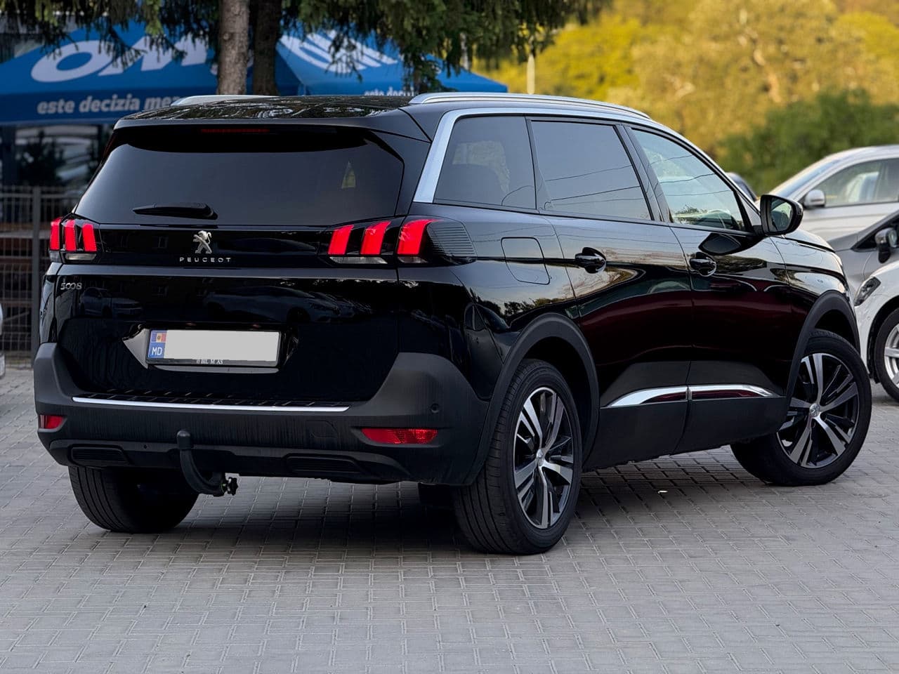 2020 Peugeot 5008 — Miniatură 2