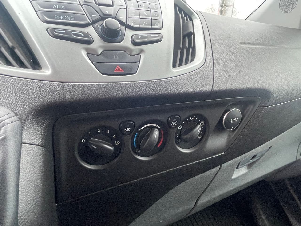 2015 Ford Transit — Miniatură 10