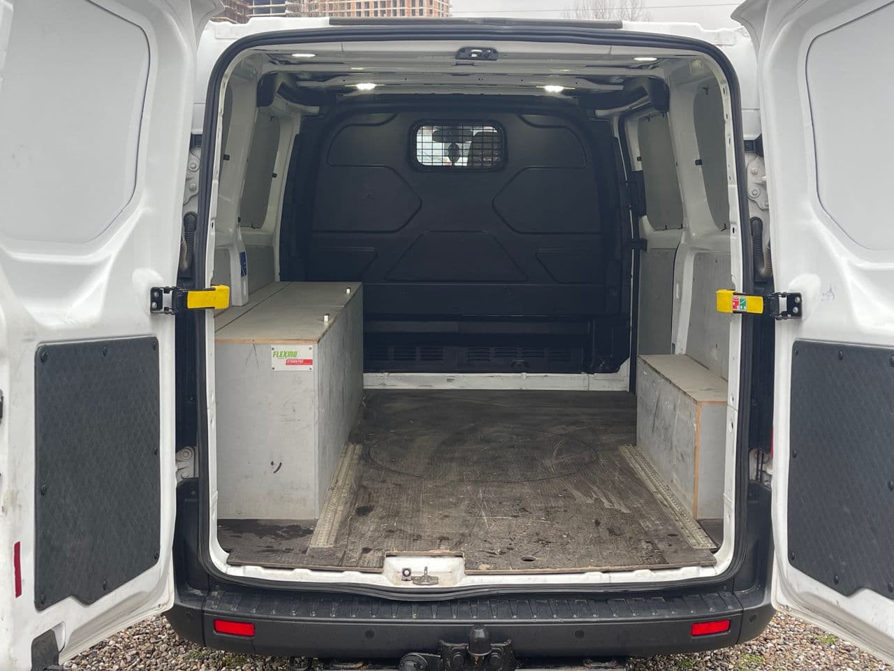 2015 Ford Transit — Miniatură 13