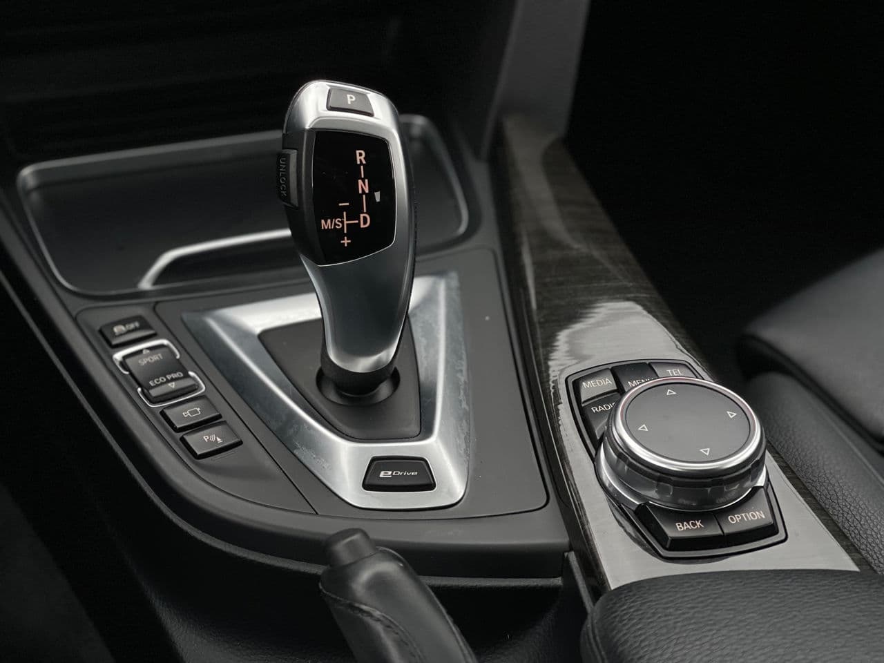 BMW 330E 2015 — Миниатюра 15