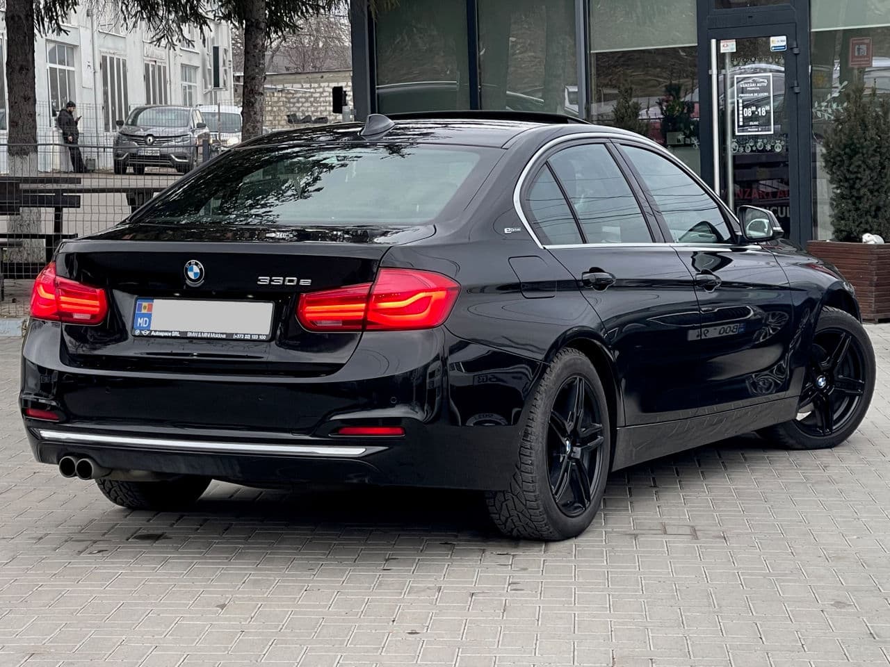 BMW 330E 2015 — Миниатюра 2