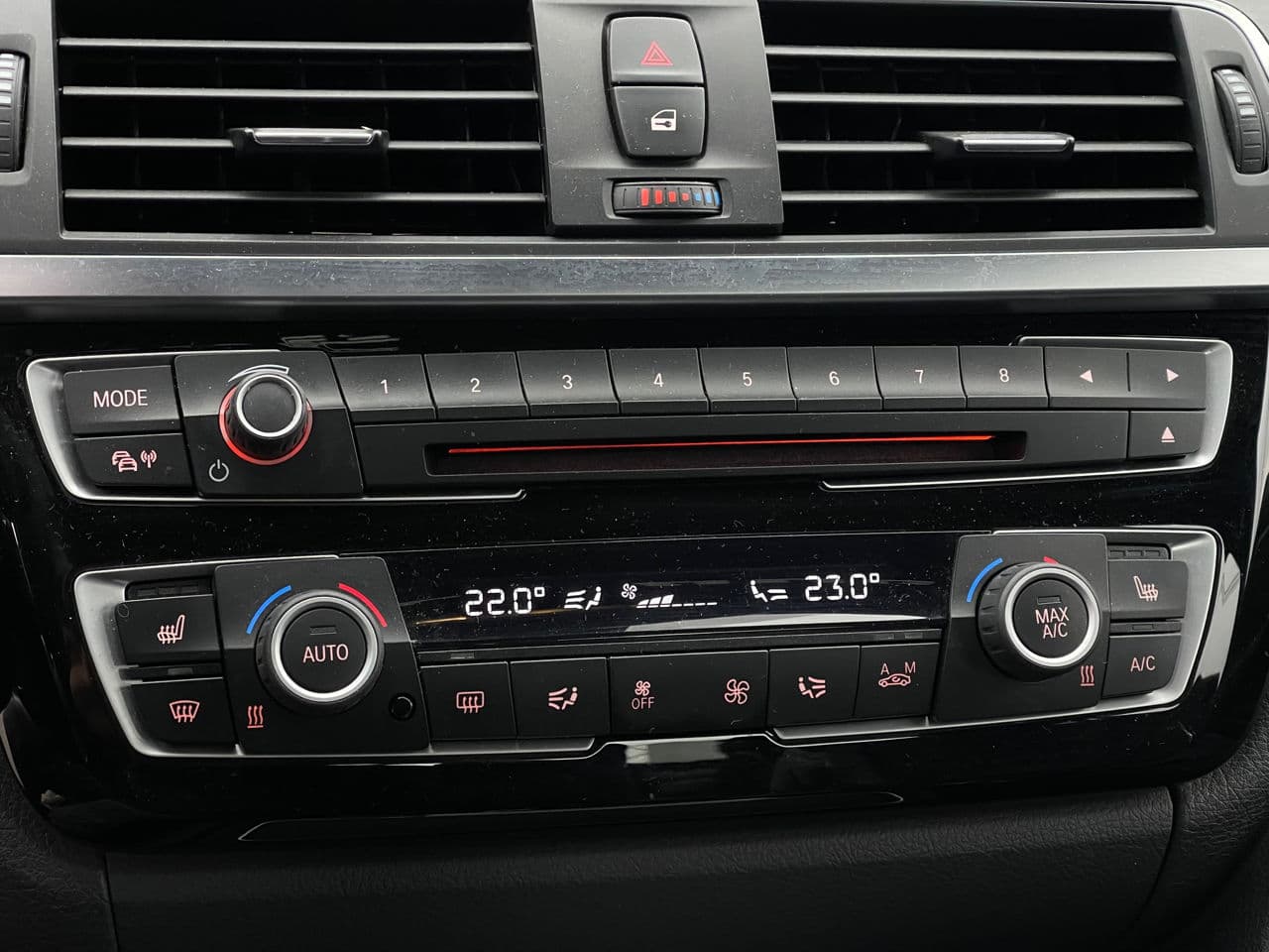 BMW 330E 2015 — Миниатюра 14