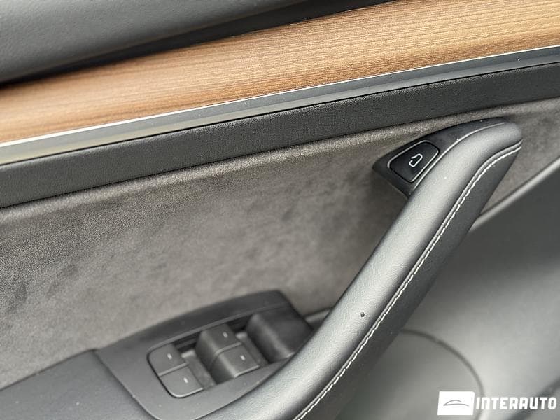 2023 Tesla Model 3 — Miniatură 5