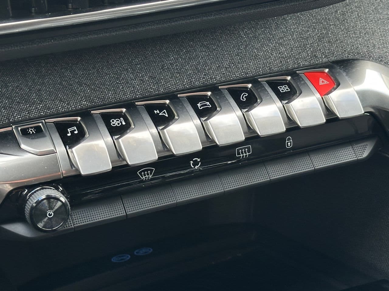 Peugeot 3008 2018 — Миниатюра 11
