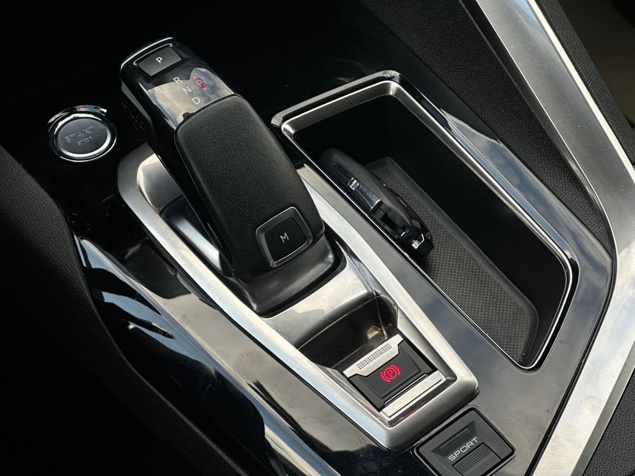 Peugeot 3008 2018 — Миниатюра 13
