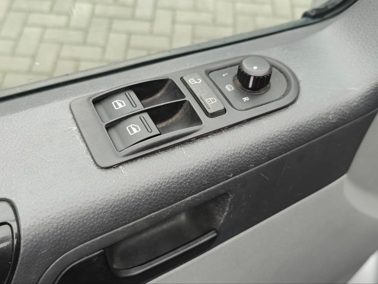 2010 Volkswagen Transporter — Miniatură 13
