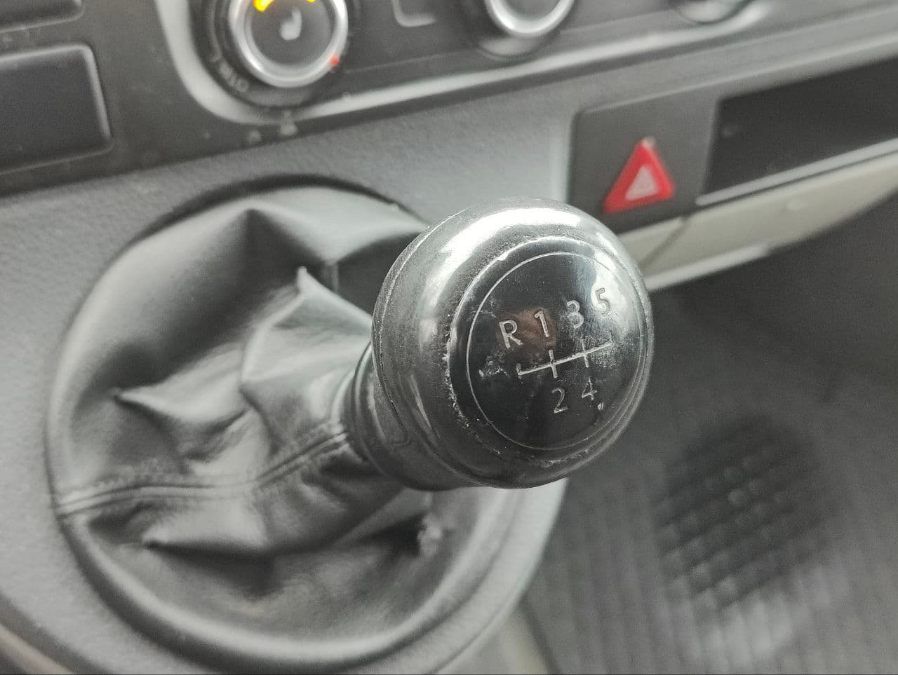 2010 Volkswagen Transporter — Miniatură 12