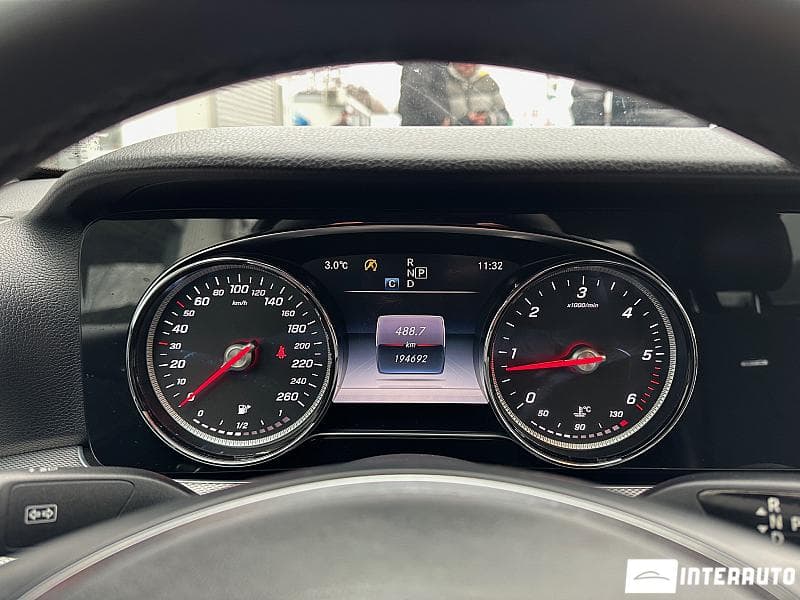 2016 Mercedes E 220 — Miniatură 9