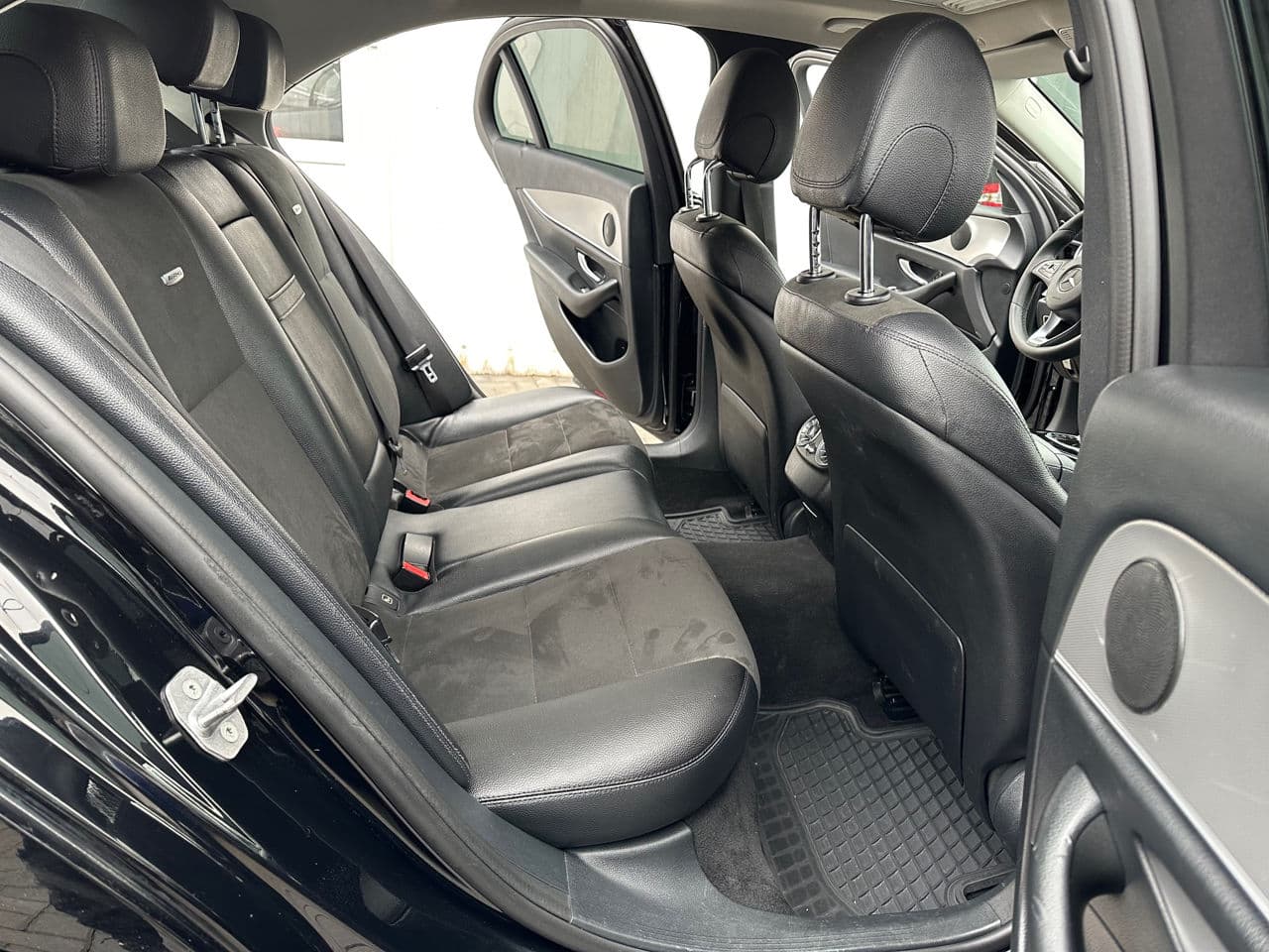 2016 Mercedes E 220 — Miniatură 17