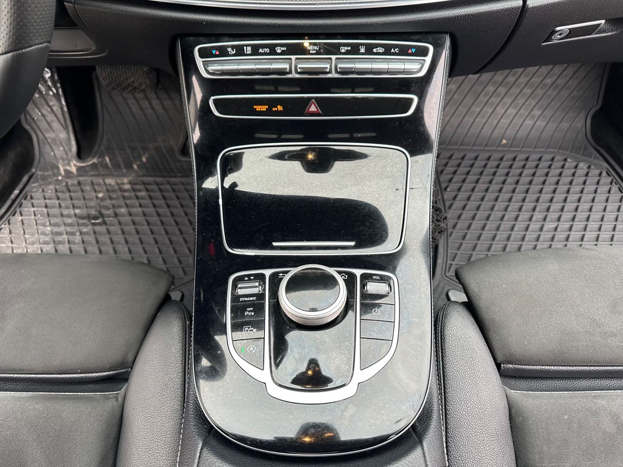 2016 Mercedes E 220 — Miniatură 12