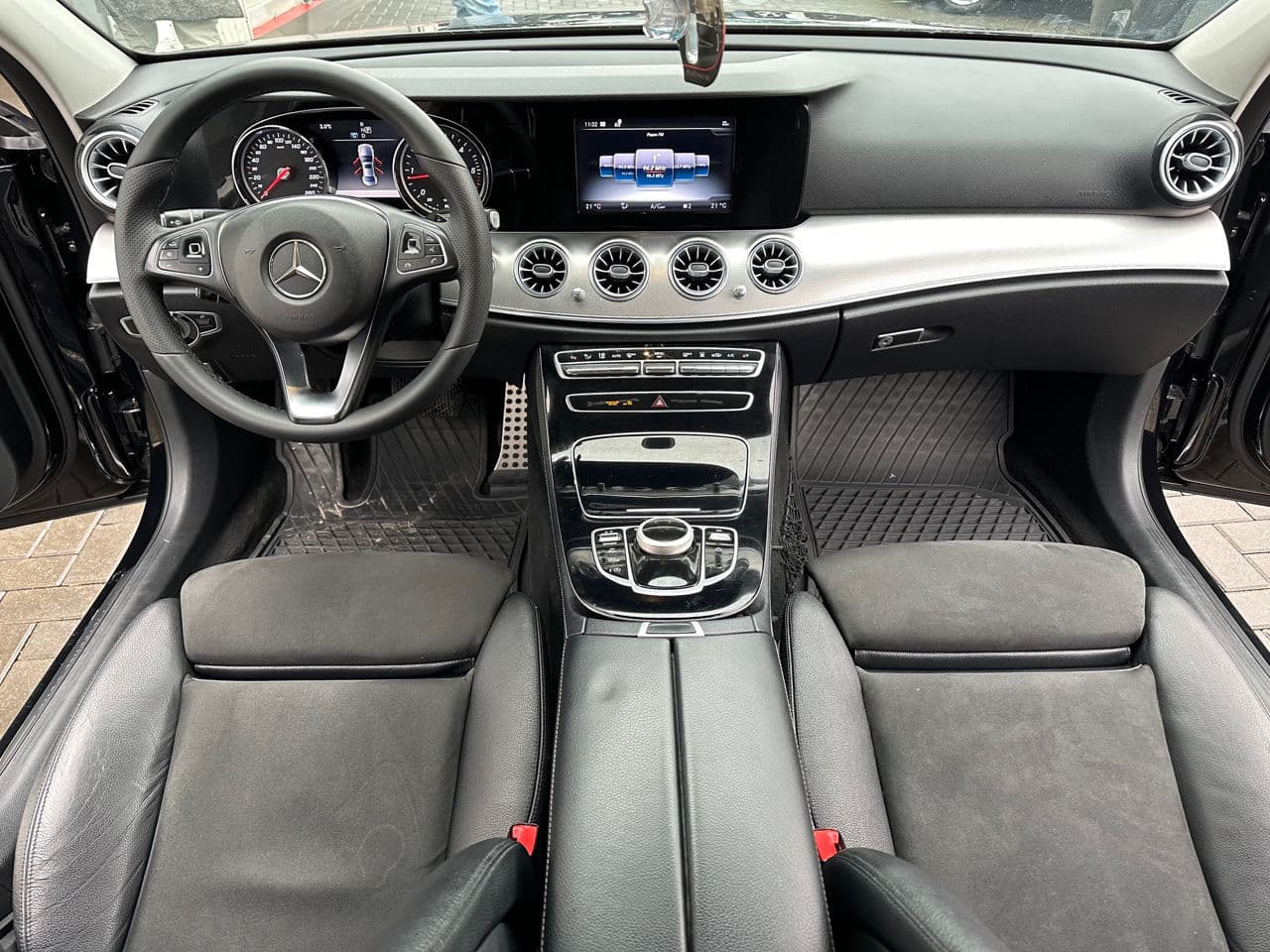 2016 Mercedes E 220 — Miniatură 7