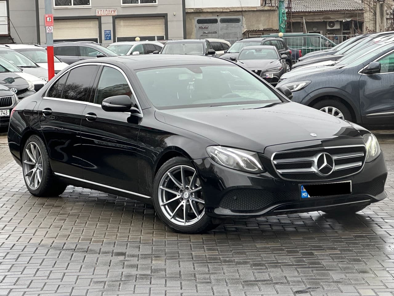 2016 Mercedes E 220 — Miniatură 2