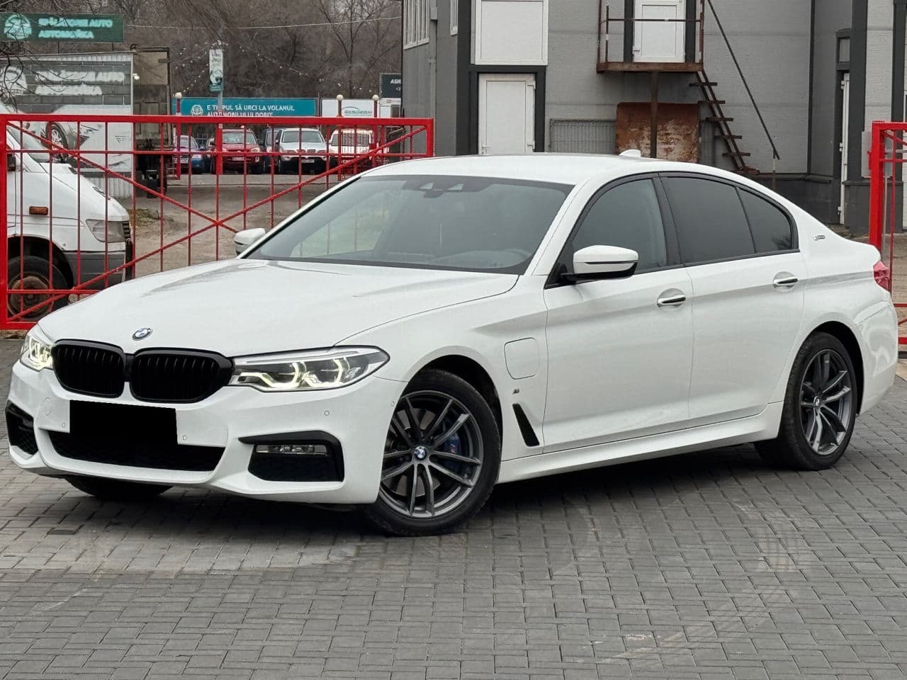 2018 BMW 530e — Miniatură 3