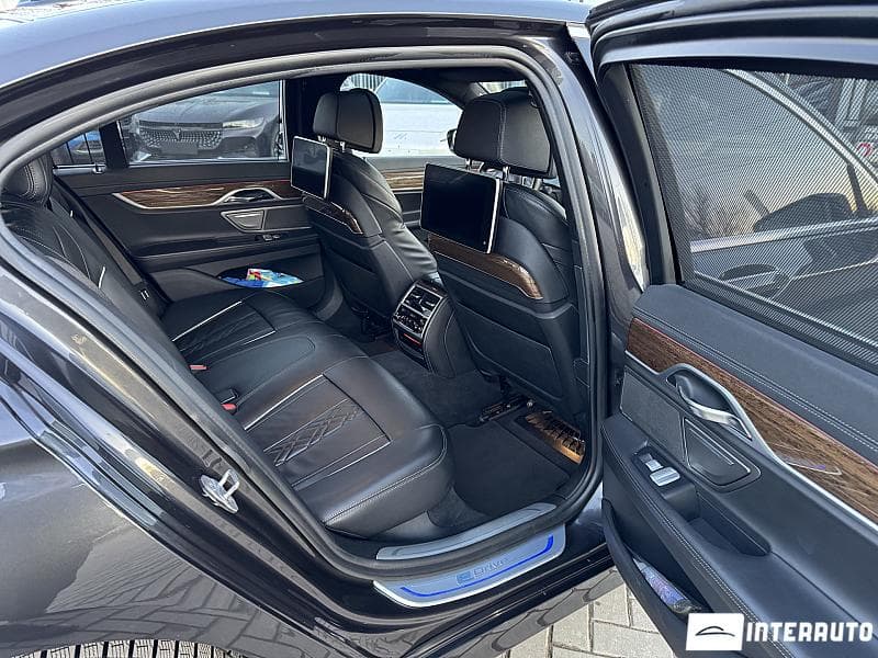 BMW 740e 2018 — Миниатюра 29