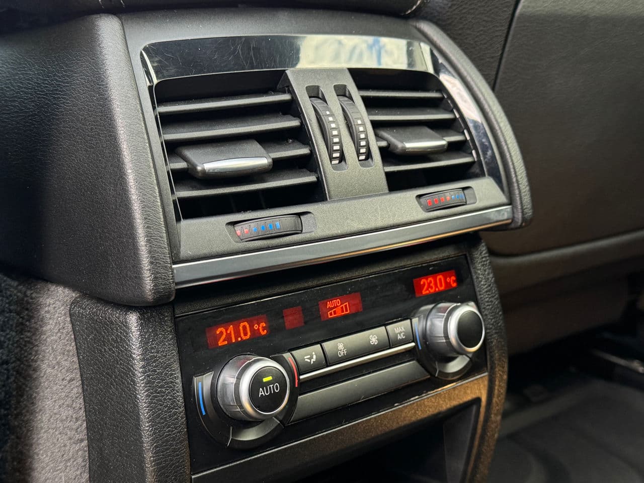 BMW X5 4.0e 2018 — Миниатюра 17