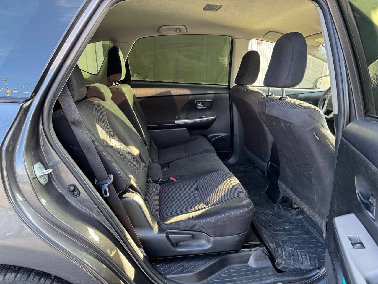 2016 Toyota Prius Plus / V — Miniatură 13