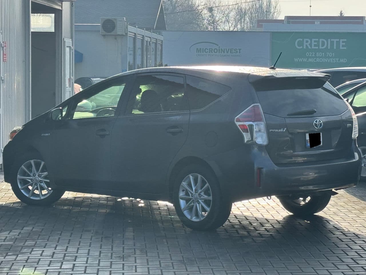 2016 Toyota Prius Plus / V — Miniatură 4