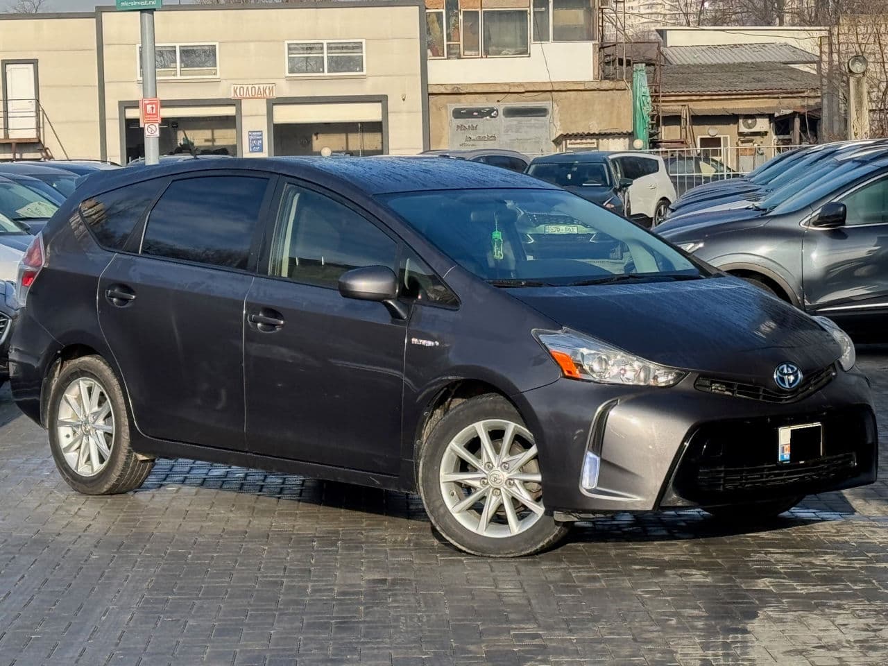 2016 Toyota Prius Plus / V — Miniatură 2