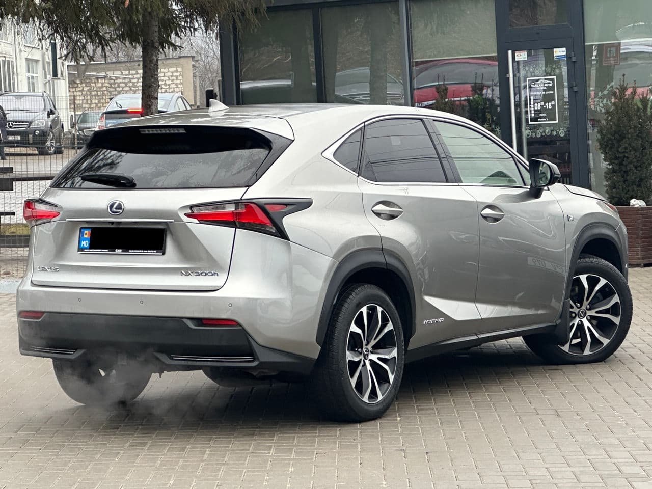 Lexus NX 300H 2017 — Миниатюра 2