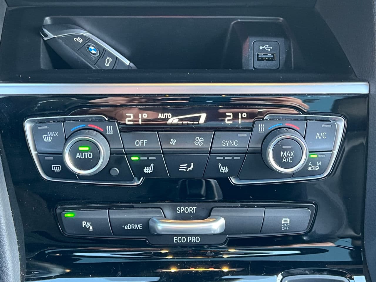 BMW 225XE 2018 — Миниатюра 12