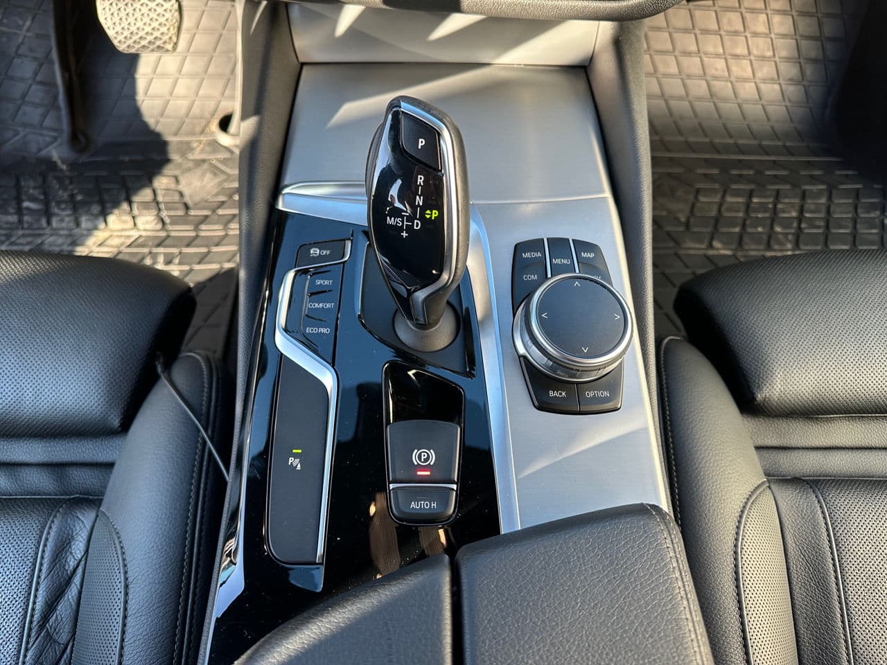 2017 BMW 520 — Miniatură 16