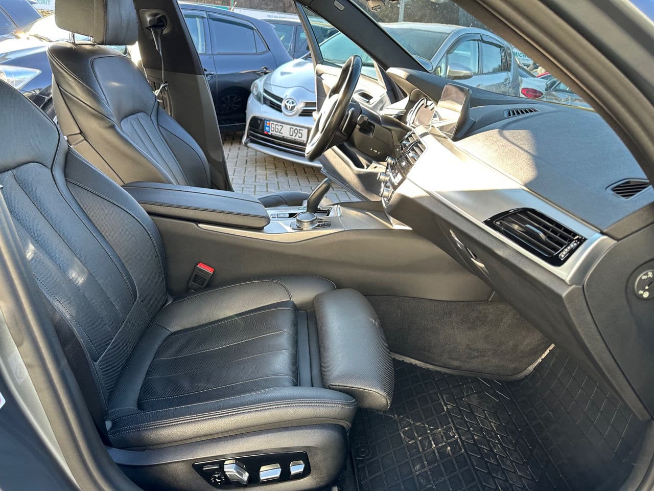 2017 BMW 520 — Miniatură 6