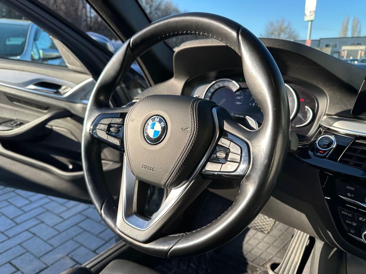 2017 BMW 520 — Miniatură 12