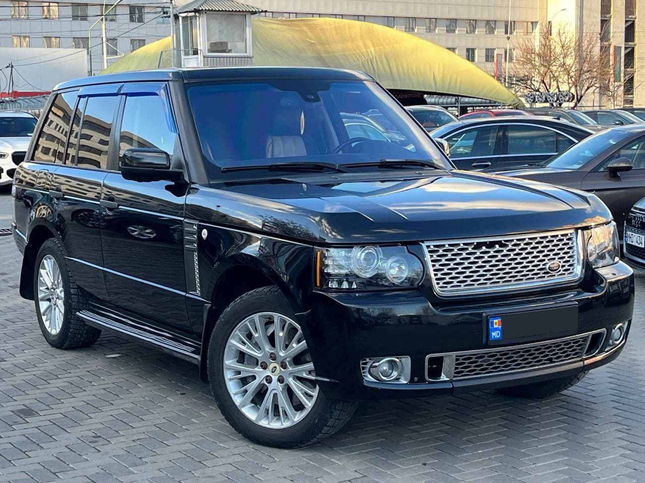 2011 Land Rover Range Rover Vogue — Miniatură 3