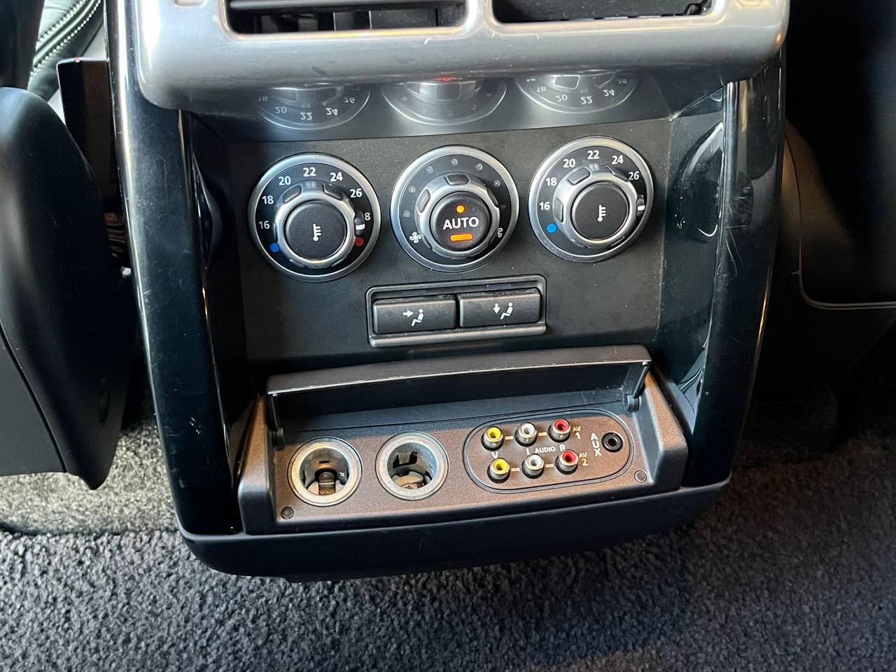 2011 Land Rover Range Rover Vogue — Miniatură 19
