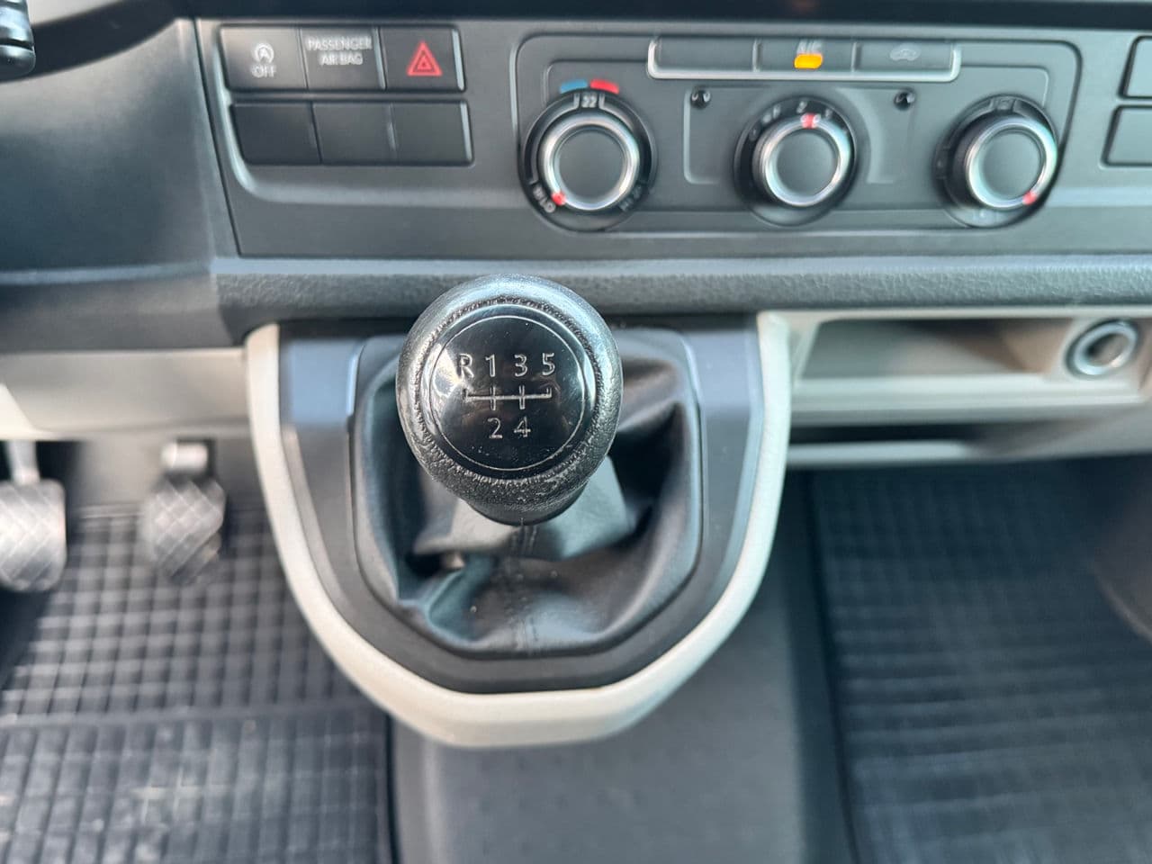 2017 Volkswagen Transporter — Miniatură 10