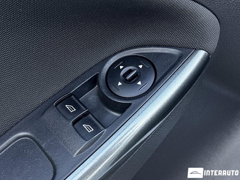 2016 Ford Focus — Miniatură 16