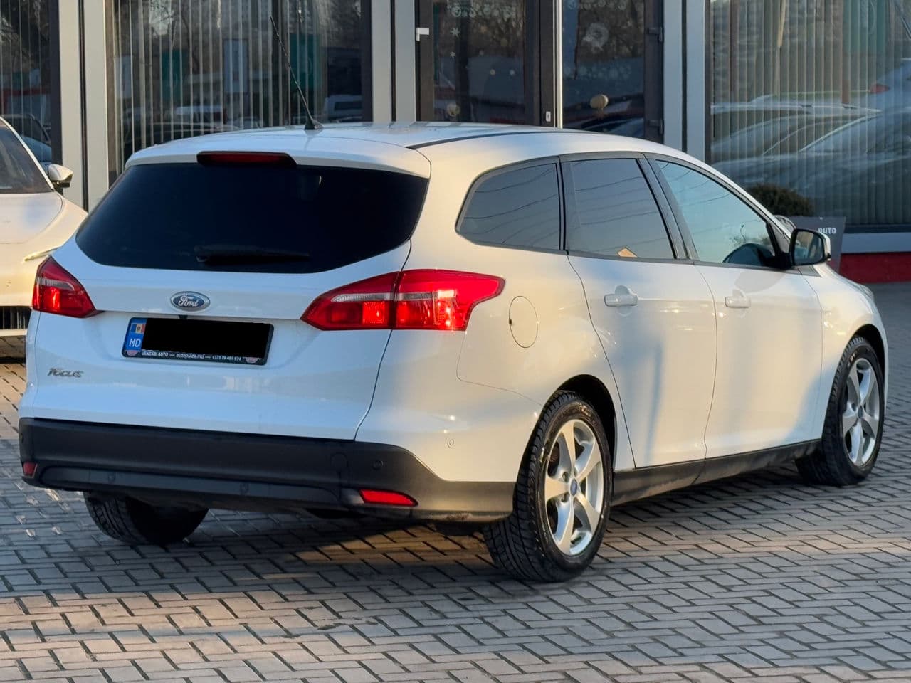 2016 Ford Focus — Miniatură 3