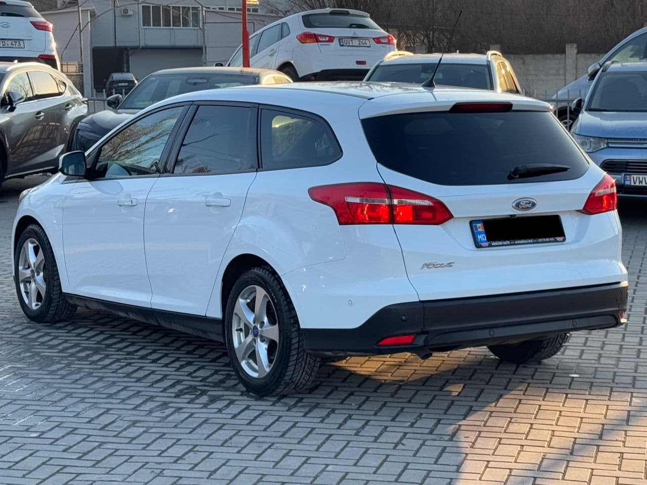 2016 Ford Focus — Miniatură 2